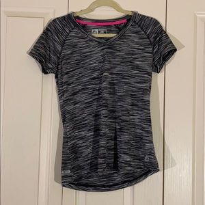 Static pattern athletic top